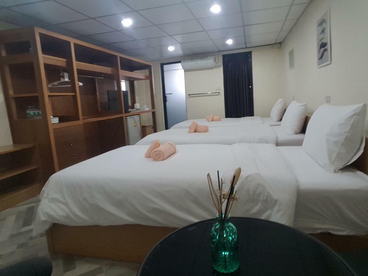 Double D Rooms & Cafe Banguecoque Exterior foto